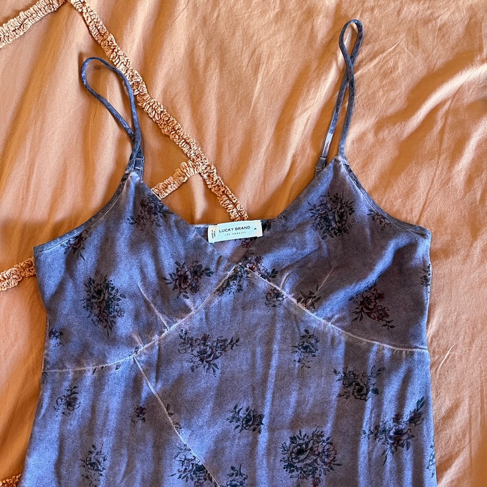 Lucky Midi Dress with soft floral pattern - M